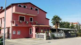 Beautiful Family Apartment a5 for 5 Guests in Vrvari, Close to the Bea