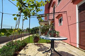 Beautiful Family Apartment a5 for 5 Guests in Vrvari, Close to the Bea