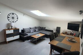 Beautiful Family Apartment a5 for 5 Guests in Vrvari, Close to the Bea