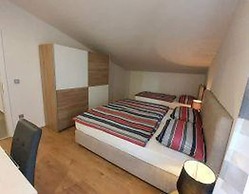 Beautiful Family Apartment a5 for 5 Guests in Vrvari, Close to the Bea