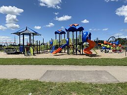 Luxury Bungalow mins Niagara falls & Brock uni