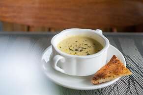 Parkside Gayo Petro Hotel