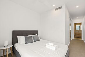 South Brisbane 2 Bedrooms Apartment with Free Parking by KozyGuru