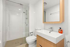 South Brisbane 2 Bedrooms Apartment with Free Parking by KozyGuru