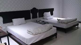 Hotel Sehwan Divine