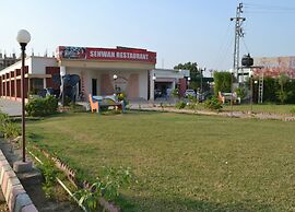 Hotel Sehwan Divine
