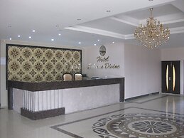 Hotel Sehwan Divine