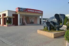 Hotel Sehwan Divine