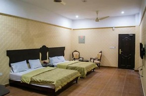 Hotel Sehwan Divine