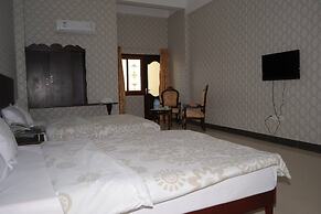 Hotel Sehwan Divine