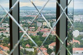Luxurious Apartments Sky Tower