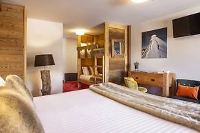 Hotel Ski Lodge