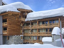 Hotel Ski Lodge