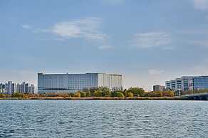 Tianjin Crown International Apartments