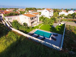 Villa Fresia in Vir With 4 Bedrooms and 2 Bathrooms