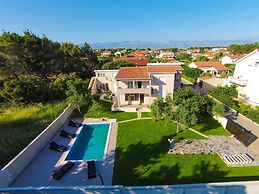 Villa Fresia in Vir With 4 Bedrooms and 2 Bathrooms