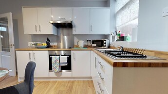 Stayzo 2BR House Accommodation in Peterborough