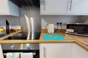 Stayzo 2BR House Accommodation in Peterborough