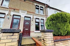 Stayzo 2BR House Accommodation in Peterborough