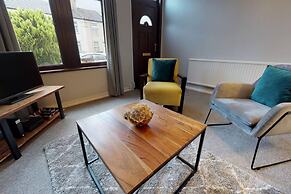 Stayzo 2BR House Accommodation in Peterborough