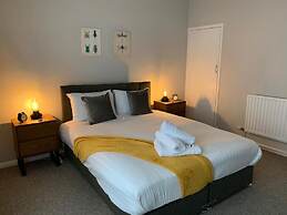 Stayzo 2BR House Accommodation in Peterborough
