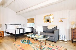 The Green Room Hotel