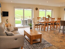 Holly Lodge
