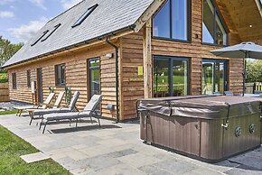 Holly Lodge