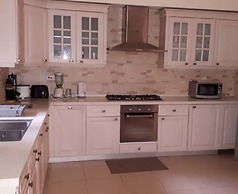 Charming 3-bed Apartment Airport Residential Accra