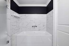 The LaSalle Chicago, Autograph Collection by Marriott