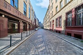 Modern Apartments Krawiecka by Renters