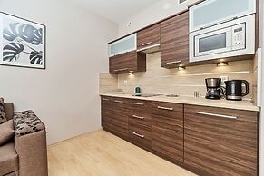 Modern Apartments Krawiecka by Renters