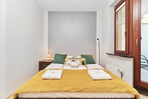 Modern Apartments Krawiecka by Renters