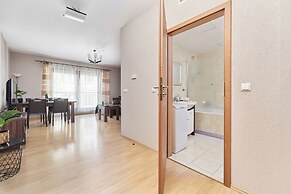 Modern Apartments Krawiecka by Renters