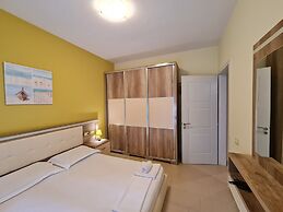 Holiday 2-bedroom Apartment in Vlora