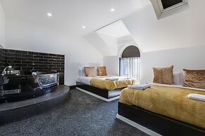 Mixies Manor Sasco Apartments