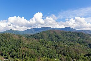 Splashtastic View Lodge by Jackson Mountain Rentals