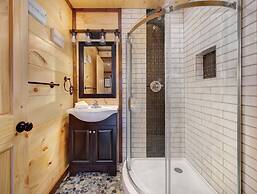 Splashtastic View Lodge by Jackson Mountain Rentals