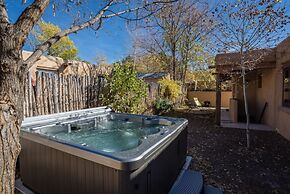 Casa Contenta - Charming East Side Family Home With Hot Tub, Walk to C