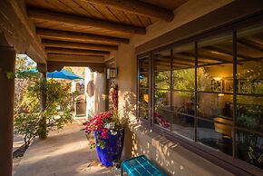 Casa Contenta - Charming East Side Family Home With Hot Tub, Walk to C