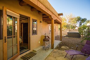 Casa Contenta - Charming East Side Family Home With Hot Tub, Walk to C