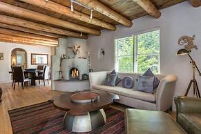 La Luz - Luxurious East Side Adobe With Hot Tub and Kiva Fireplace, Wa