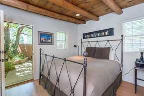 La Luz - Luxurious East Side Adobe With Hot Tub and Kiva Fireplace, Wa