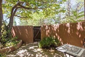 La Luz - Luxurious East Side Adobe With Hot Tub and Kiva Fireplace, Wa