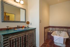 Apodaca - Spacious East Side Home With Countryside Views