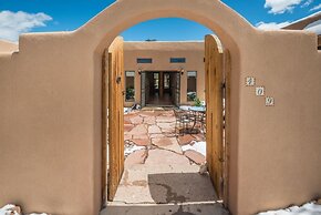 Apodaca - Spacious East Side Home With Countryside Views