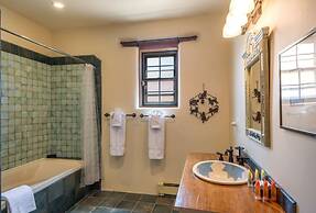 Apodaca - Spacious East Side Home With Countryside Views
