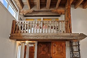 Cinco Chimineas - Indoor Pool, Walk to Canyon Rd, Authentic Historic S