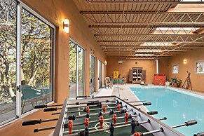 Cinco Chimineas - Indoor Pool, Walk to Canyon Rd, Authentic Historic S