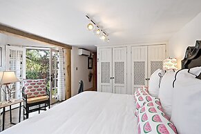 Cinco Chimineas - Indoor Pool, Walk to Canyon Rd, Authentic Historic S